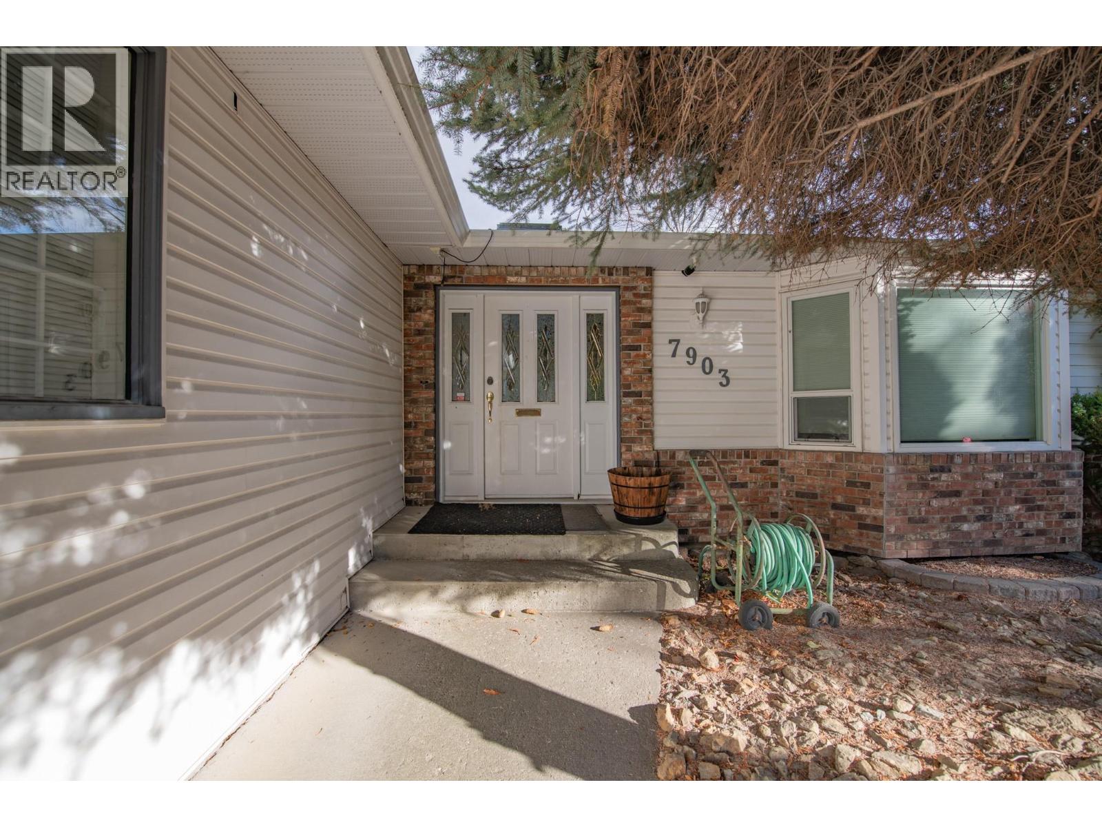 7903 Lakeview Drive, Coldstream, British Columbia  V1B 1W4 - Photo 4 - 10369157