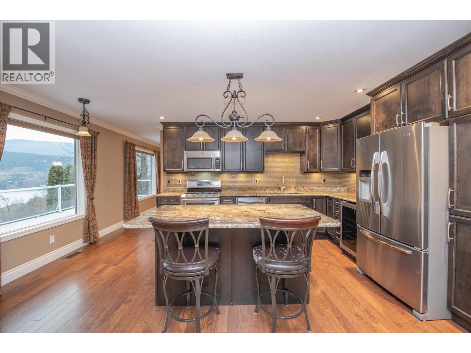 7903 Lakeview Drive, Coldstream, British Columbia  V1B 1W4 - Photo 5 - 10369157