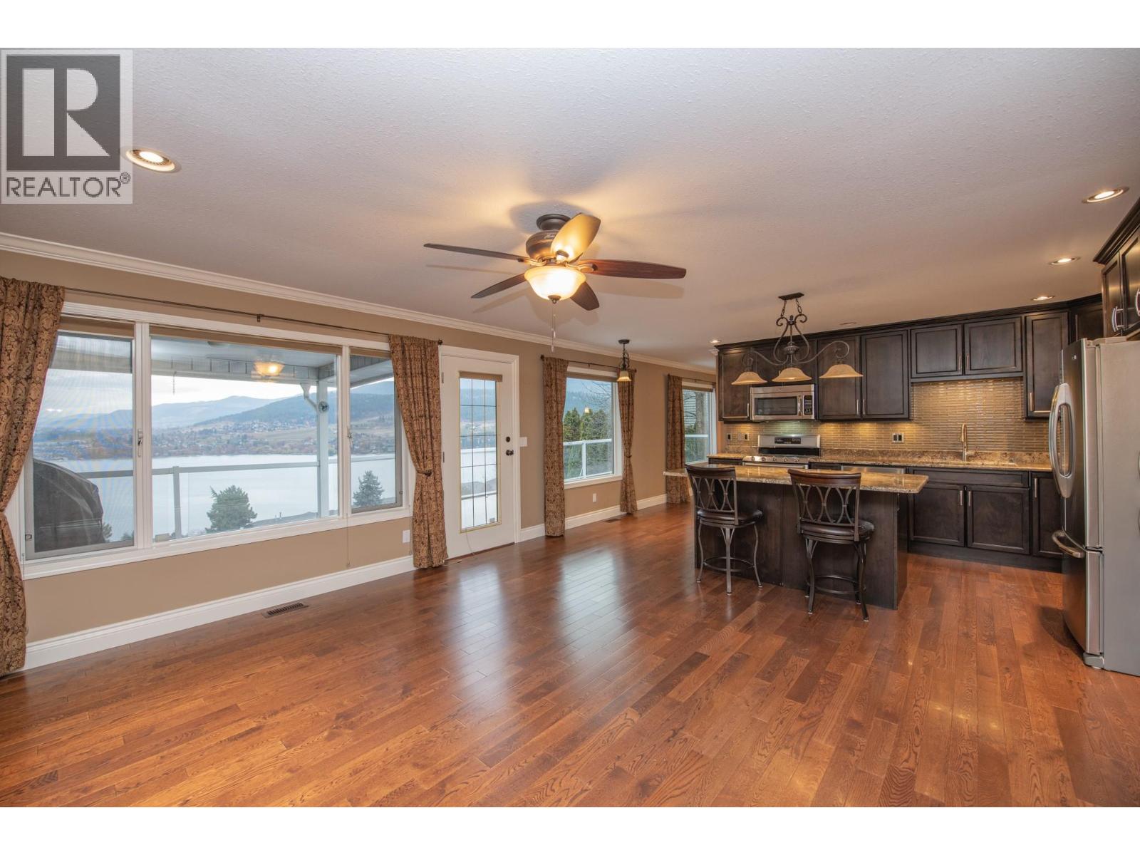 7903 Lakeview Drive, Coldstream, British Columbia  V1B 1W4 - Photo 9 - 10369157