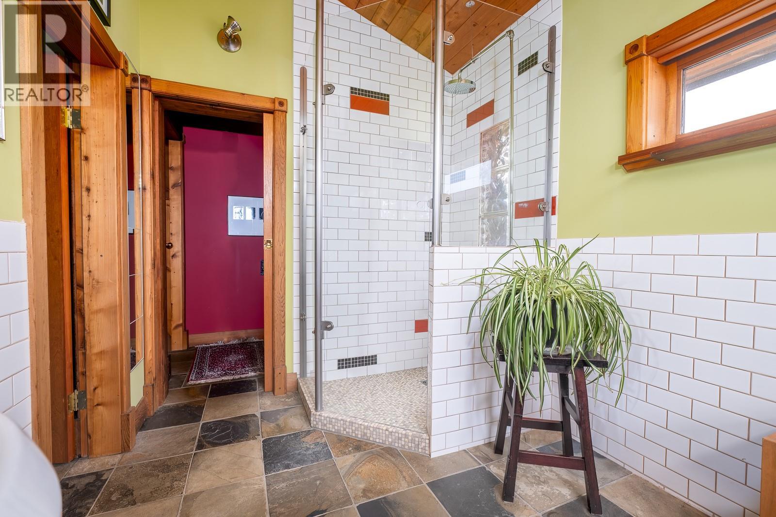 2075 Thompson Avenue, Rossland, British Columbia  V0G 1Y0 - Photo 47 - 10367444