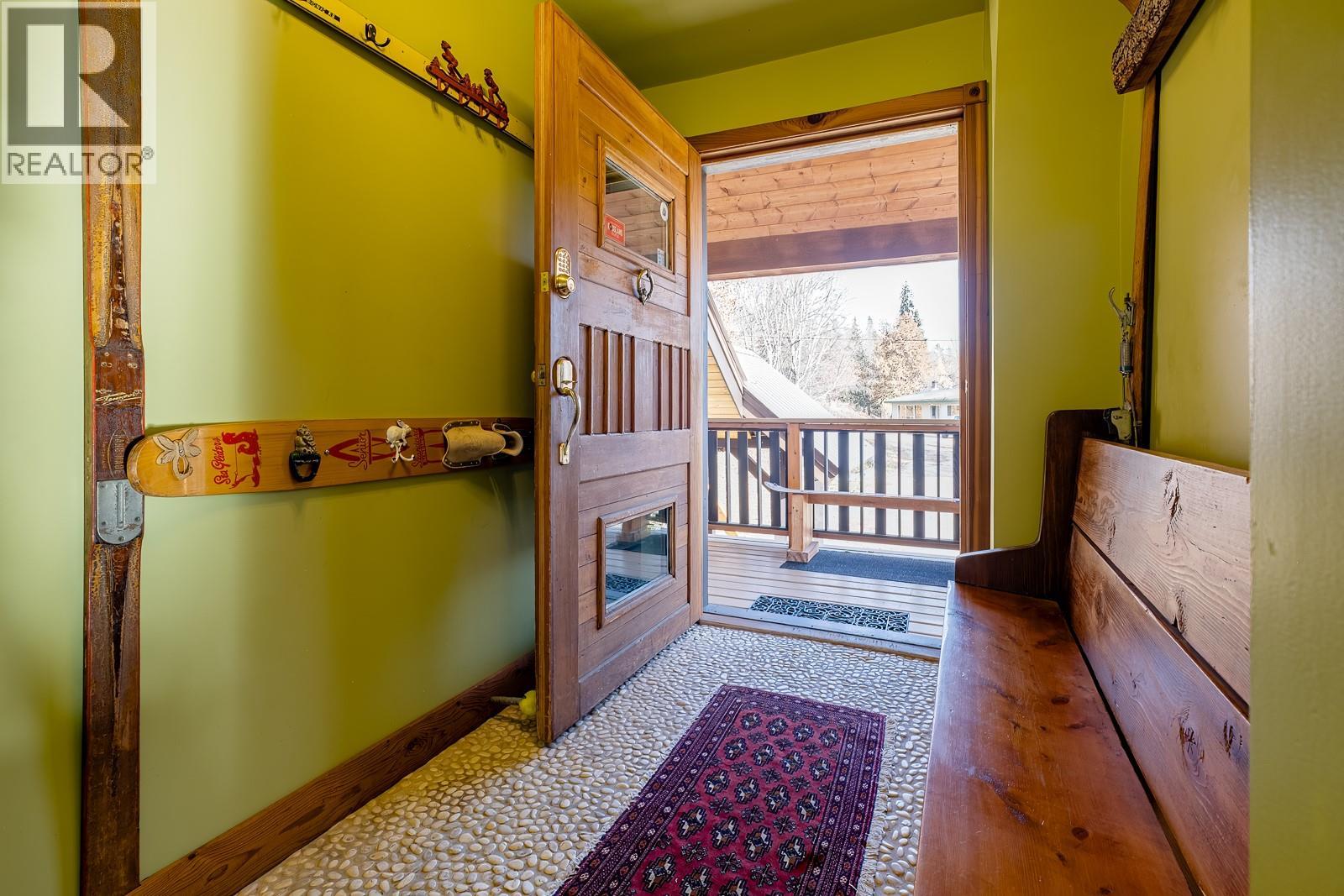 2075 Thompson Avenue, Rossland, British Columbia  V0G 1Y0 - Photo 7 - 10367444