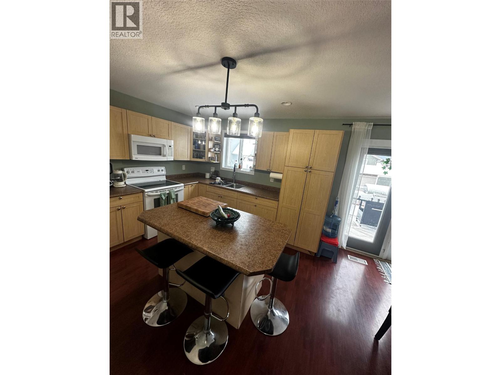 5213 40 St Ne Street, Chetwynd, British Columbia  V0C 1J0 - Photo 3 - 10369590