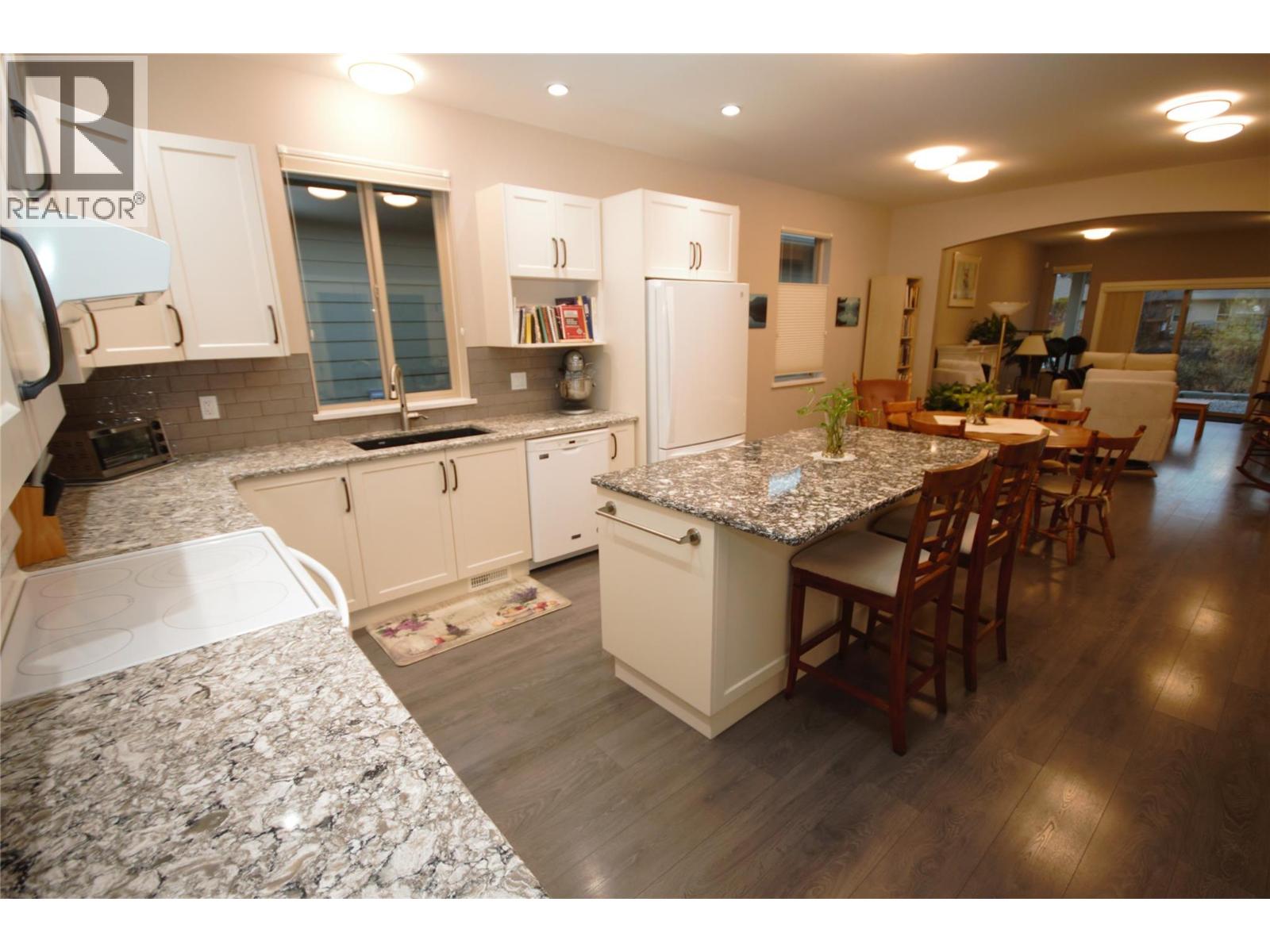 131 Willows Place, Oliver, British Columbia  V0H 1T4 - Photo 6 - 10369464