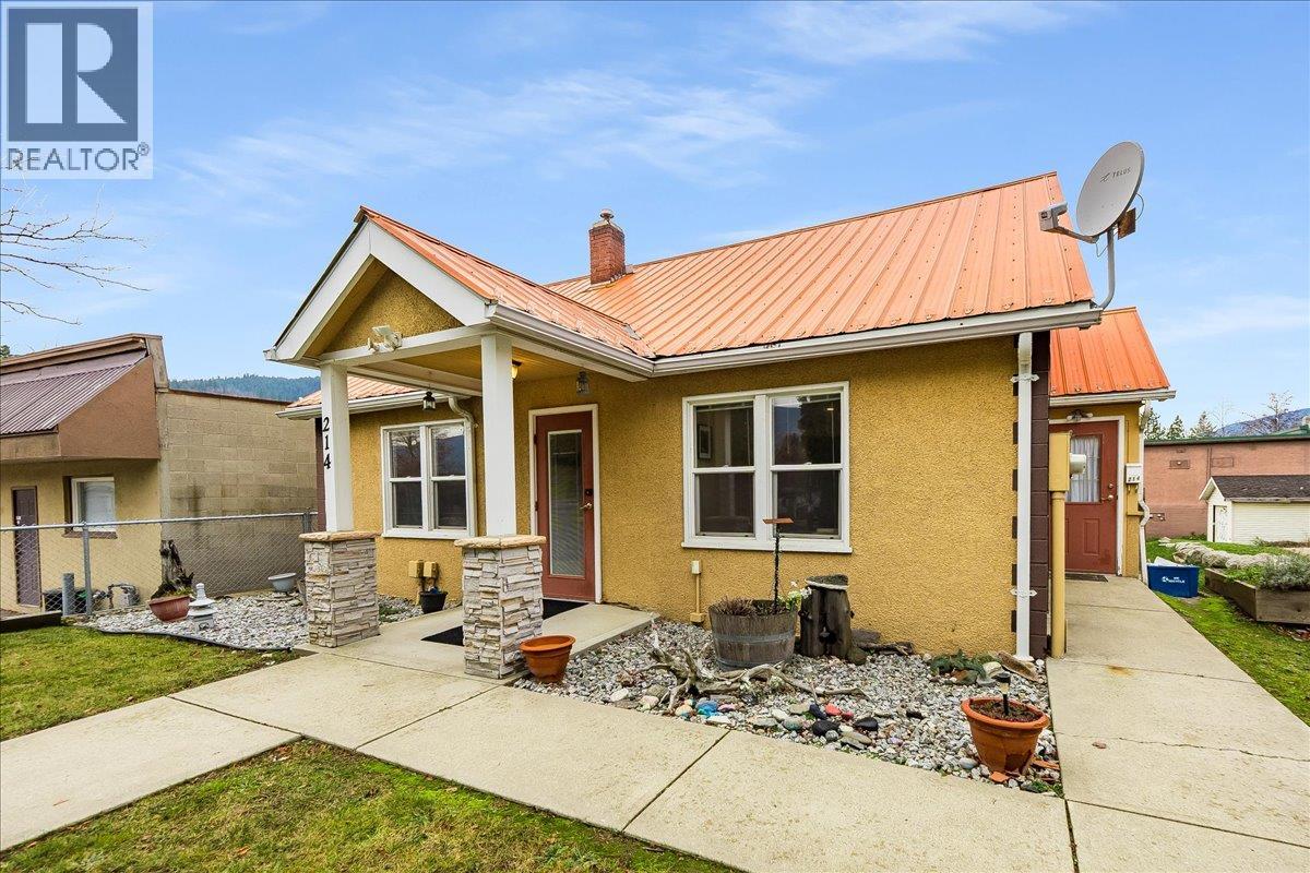 214 11th Avenue, Castlegar, British Columbia  V1N 1J2 - Photo 3 - 10369536