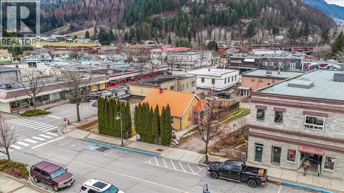 214 11th Avenue, Castlegar, British Columbia  V1N 1J2 - Photo 75 - 10369536