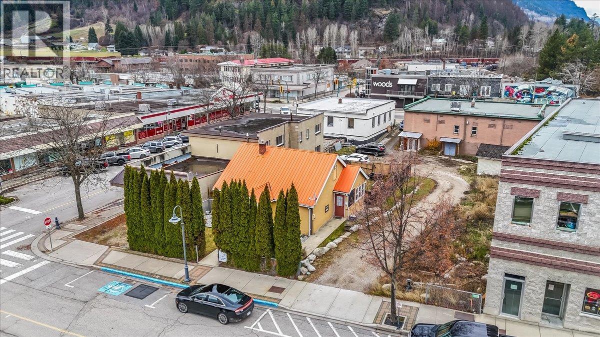 214 11th Avenue, Castlegar, British Columbia  V1N 1J2 - Photo 79 - 10369536