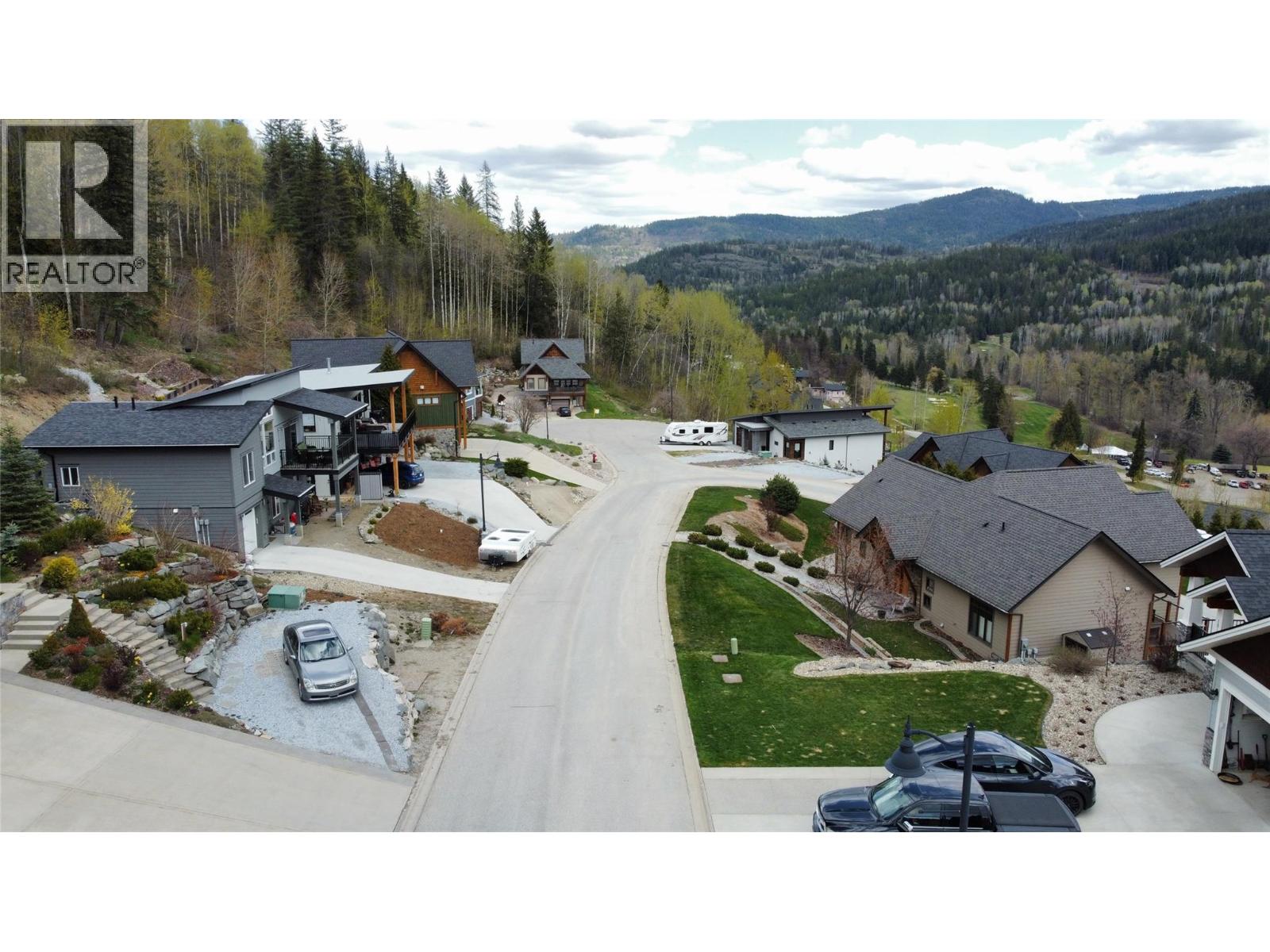 1018 Silvertip Road, Rossland, British Columbia  V0G 1Y0 - Photo 3 - 10369543