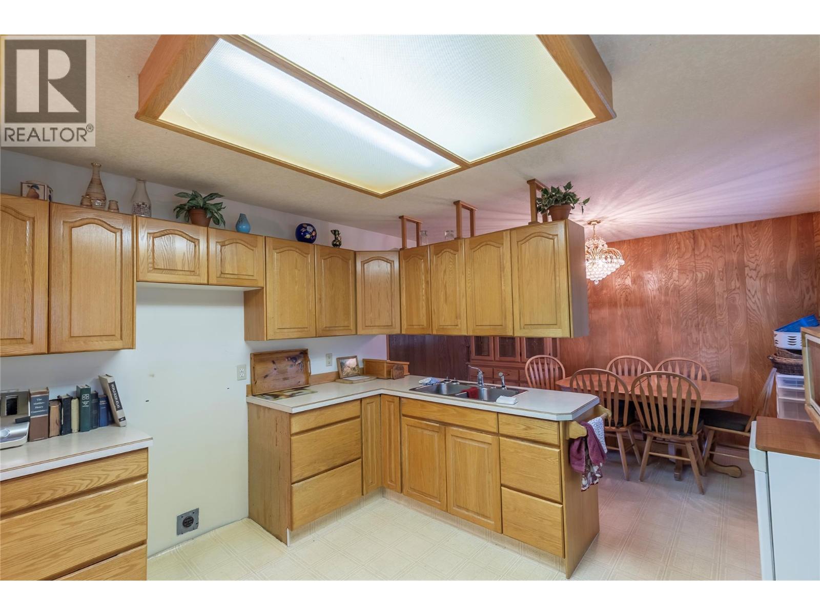 2619 Lakeshore Road, Vernon, British Columbia  V1H 1N1 - Photo 12 - 10369223