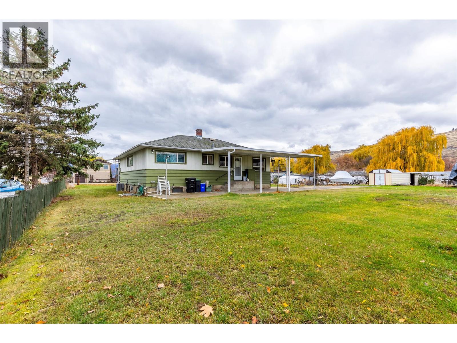 2619 Lakeshore Road, Vernon, British Columbia  V1H 1N1 - Photo 2 - 10369223
