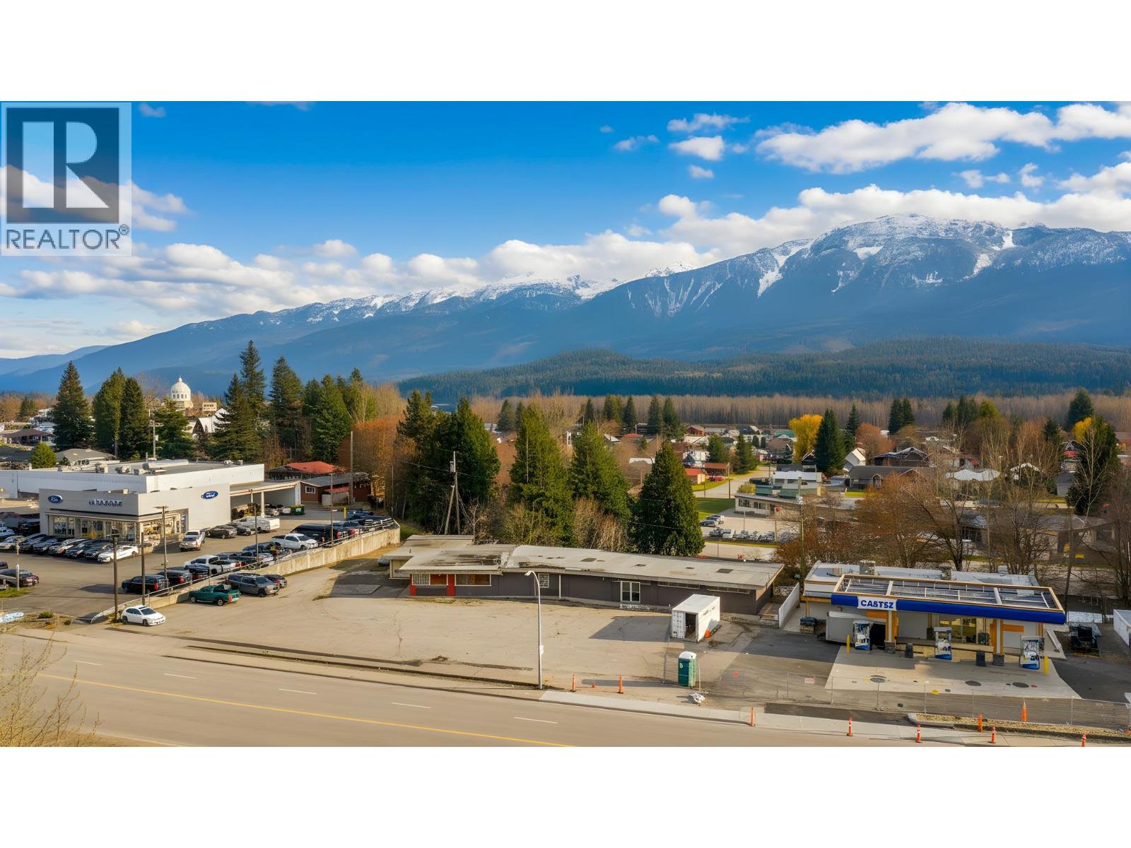1403 Victoria Road, Revelstoke, British Columbia  V0E 2S0 - Photo 1 - 10369600