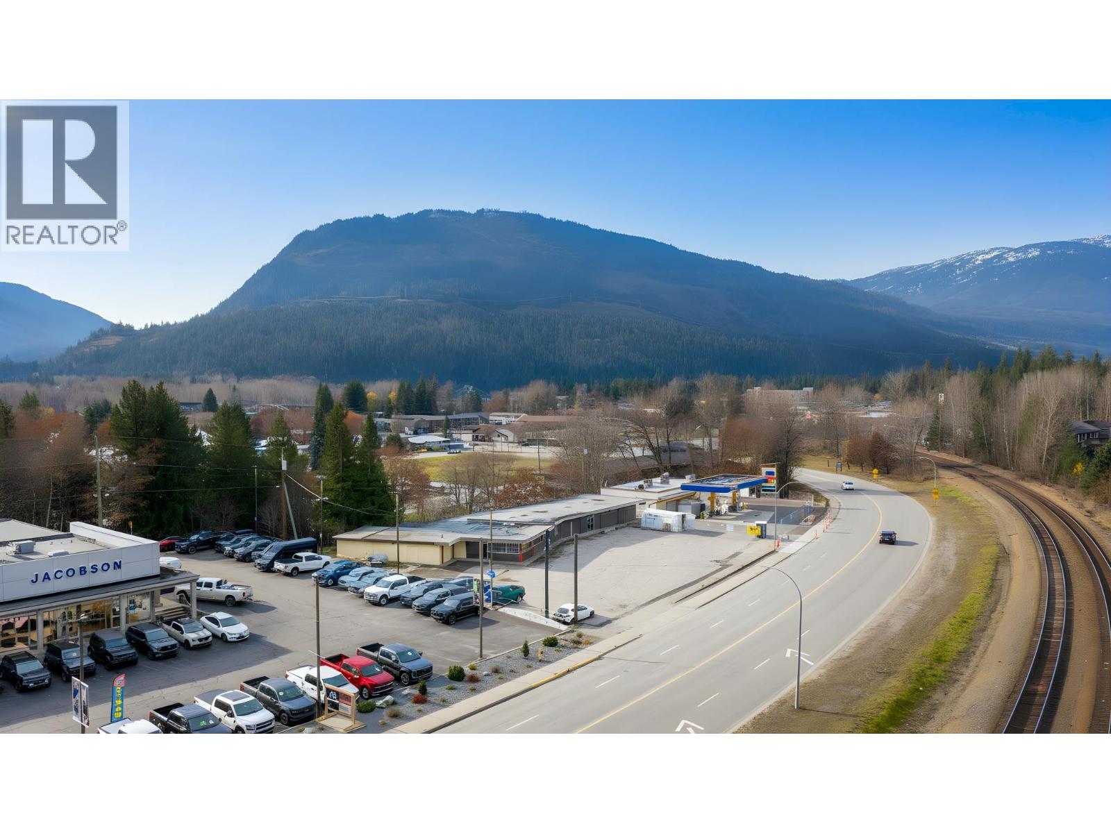1403 Victoria Road, Revelstoke, British Columbia  V0E 2S0 - Photo 2 - 10369600