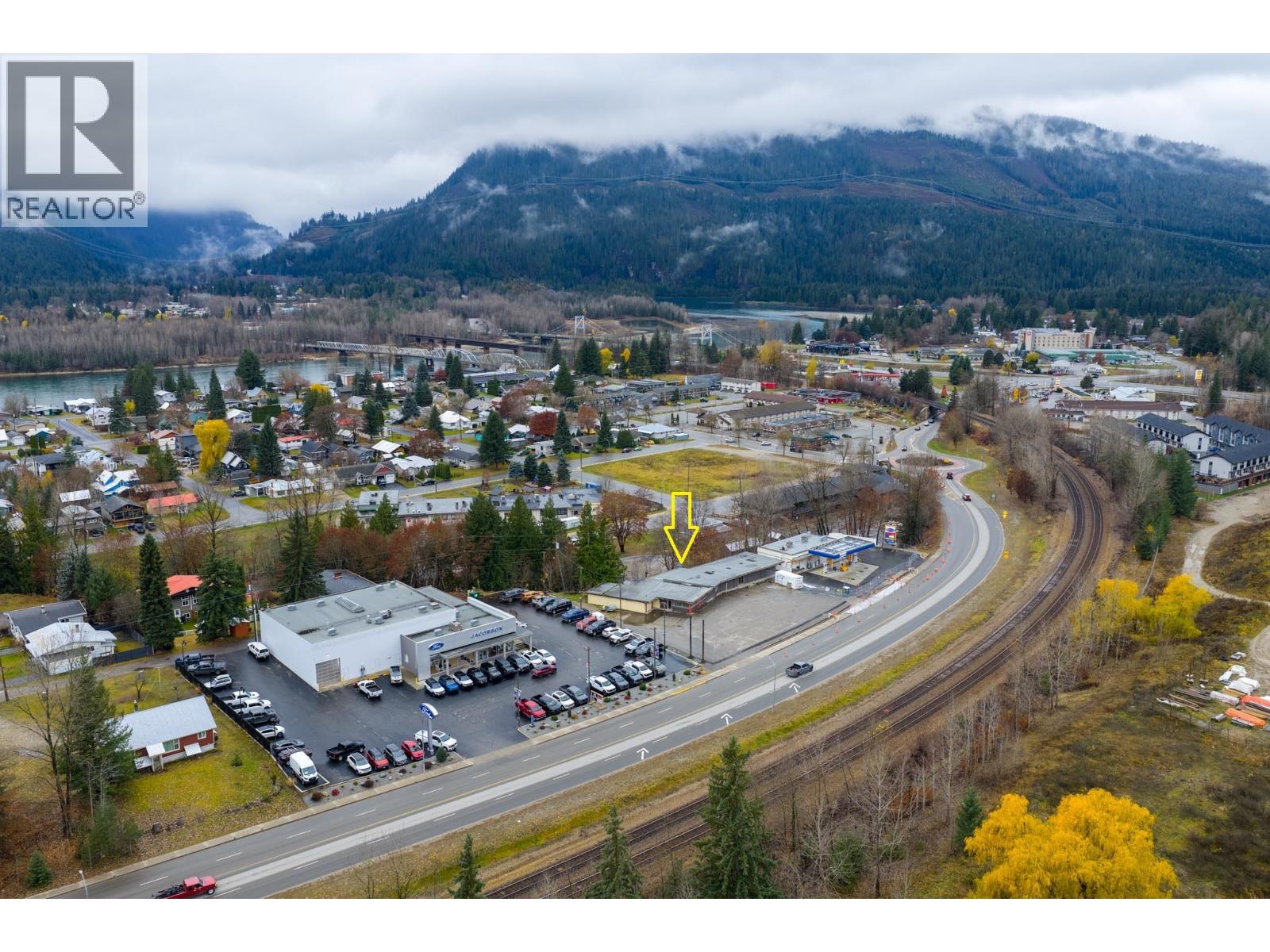 1403 Victoria Road, Revelstoke, British Columbia  V0E 2S0 - Photo 5 - 10369600