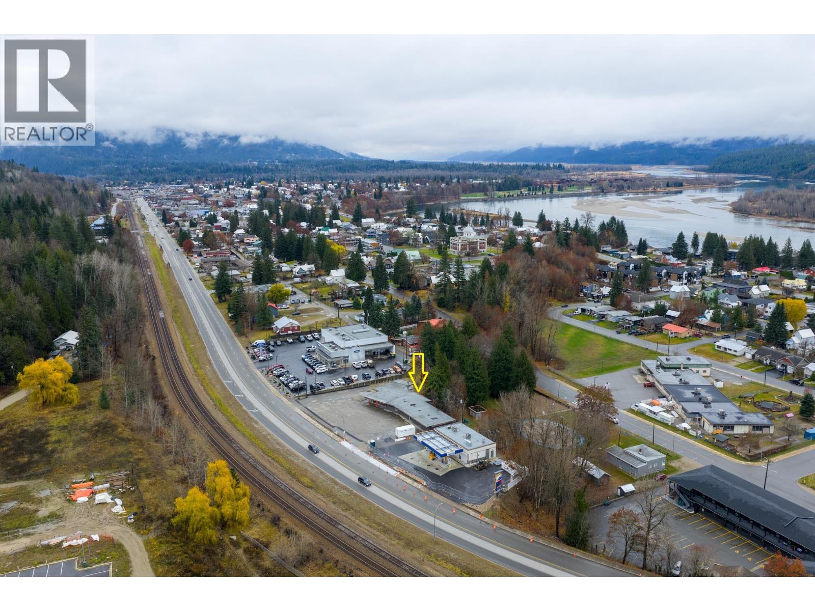 1403 Victoria Road, Revelstoke, British Columbia  V0E 2S0 - Photo 6 - 10369600