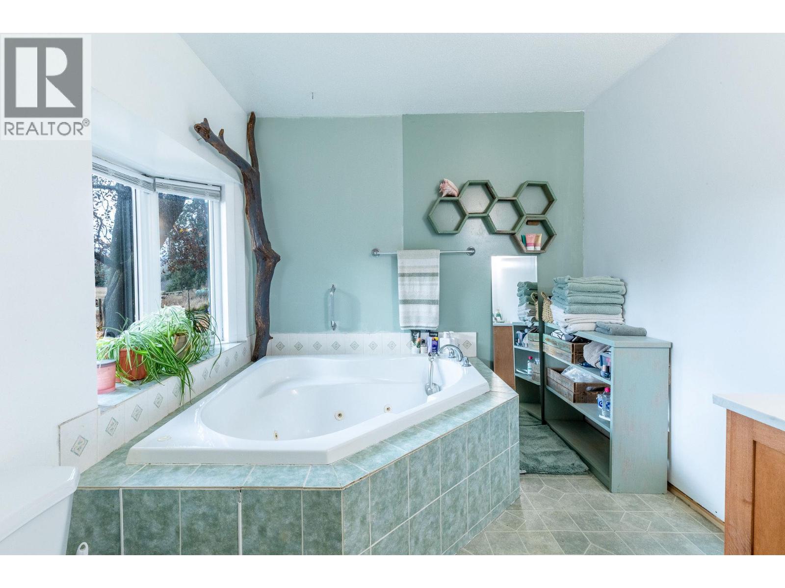 4638 Samuelson Road, Canyon, British Columbia  V0B 1C1 - Photo 10 - 10369402