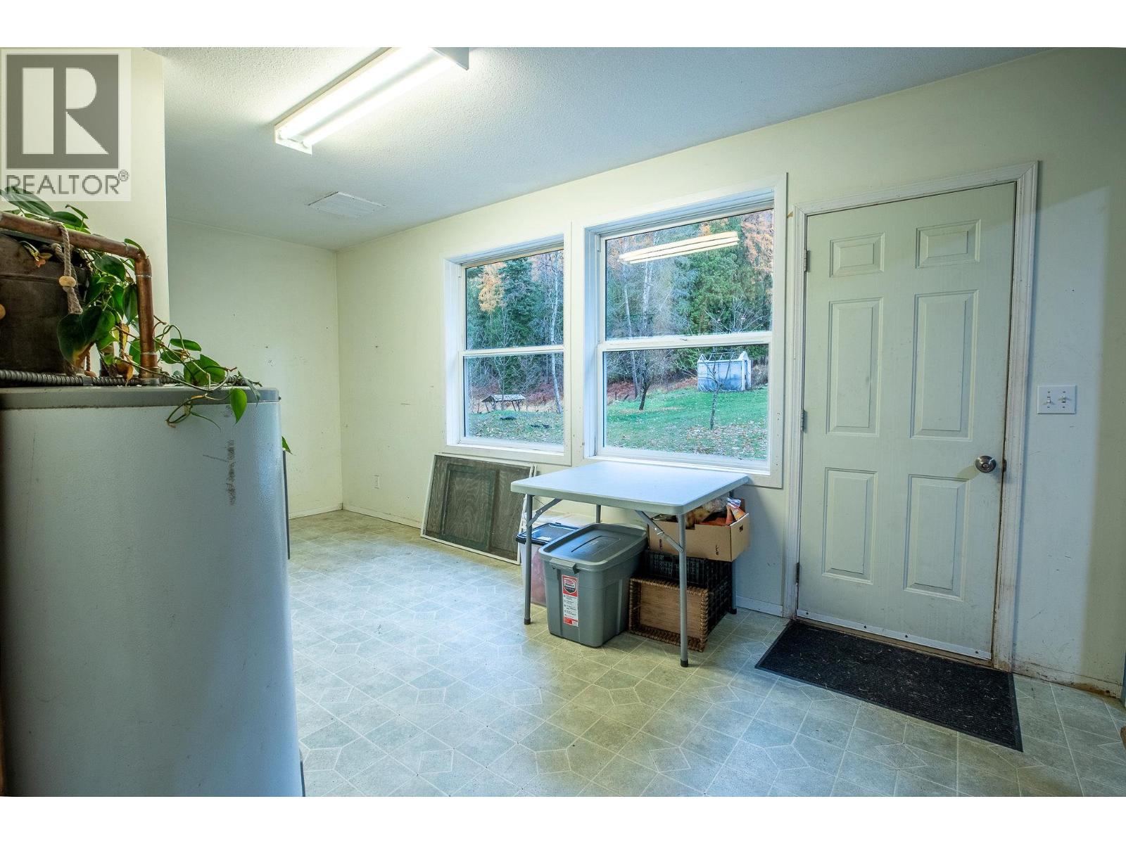 4638 Samuelson Road, Canyon, British Columbia  V0B 1C1 - Photo 15 - 10369402