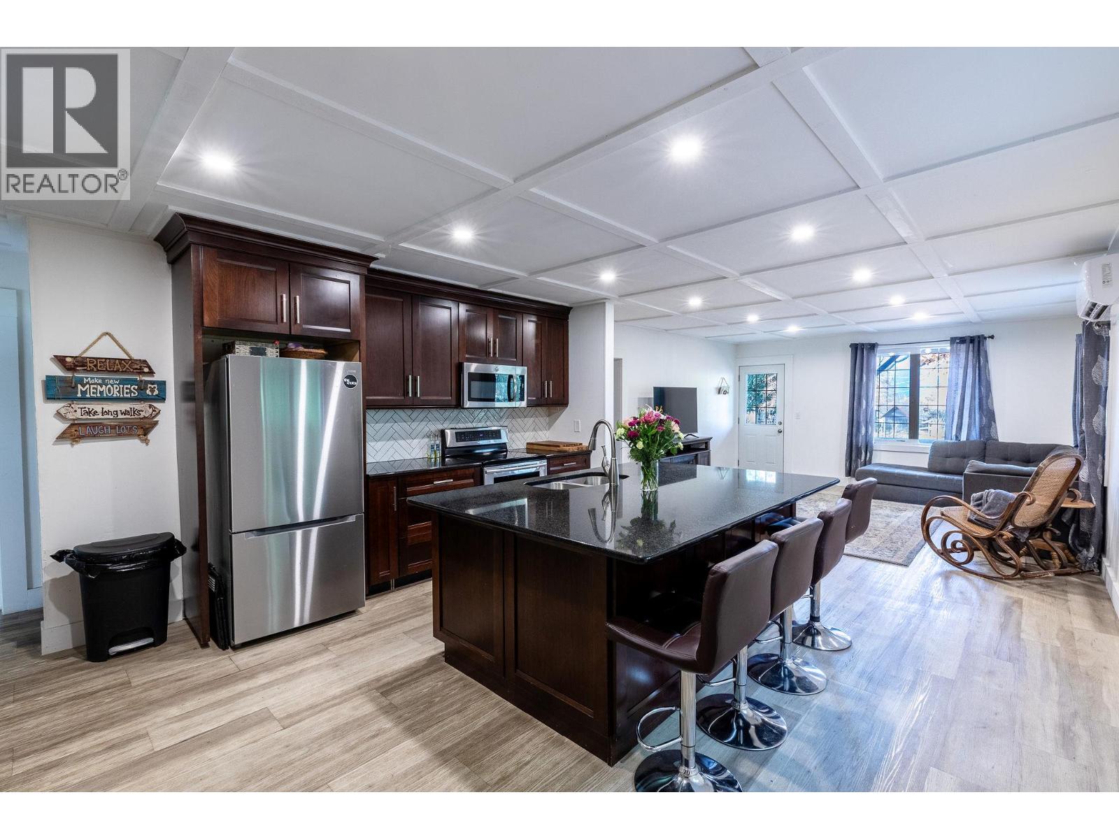 4638 Samuelson Road, Canyon, British Columbia  V0B 1C1 - Photo 5 - 10369402