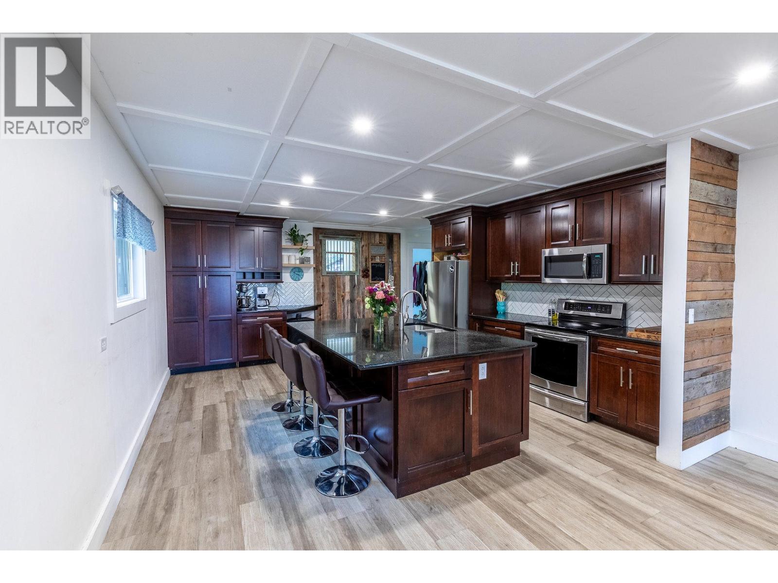 4638 Samuelson Road, Canyon, British Columbia  V0B 1C1 - Photo 6 - 10369402