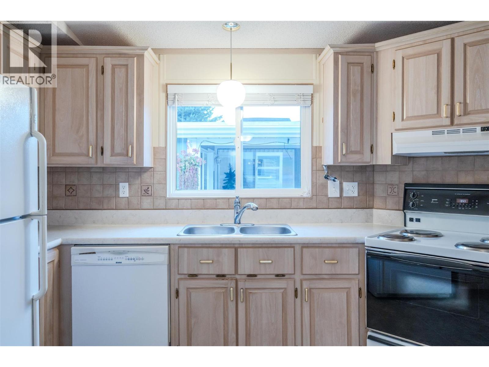 6778 Tucelnuit Drive Unit# 39, Oliver, British Columbia  V0H 1T0 - Photo 11 - 10369274