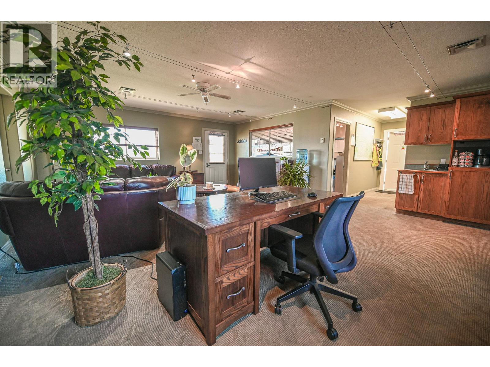 9426 Airport Access Road, Cranbrook, British Columbia  V1C 7E4 - Photo 23 - 10369390