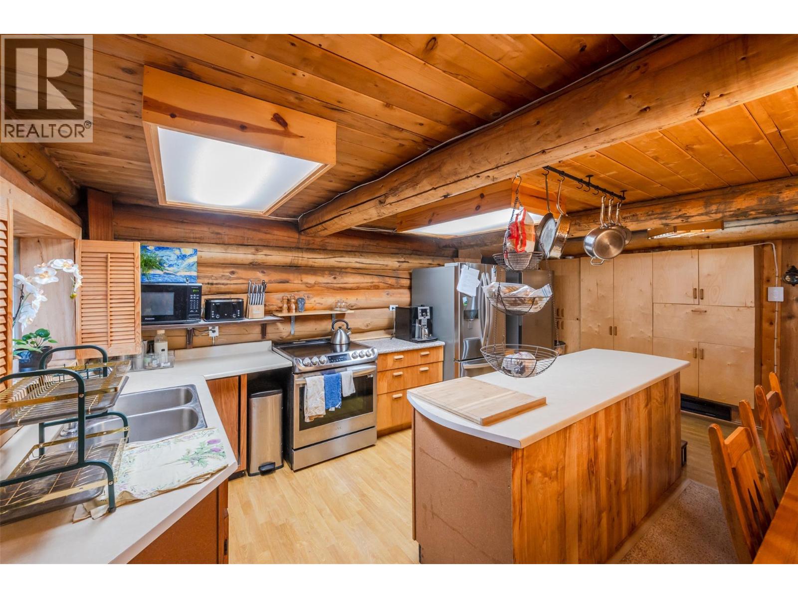 121 The Circle, Apex Mountain, British Columbia  V2A 0E2 - Photo 6 - 10369728