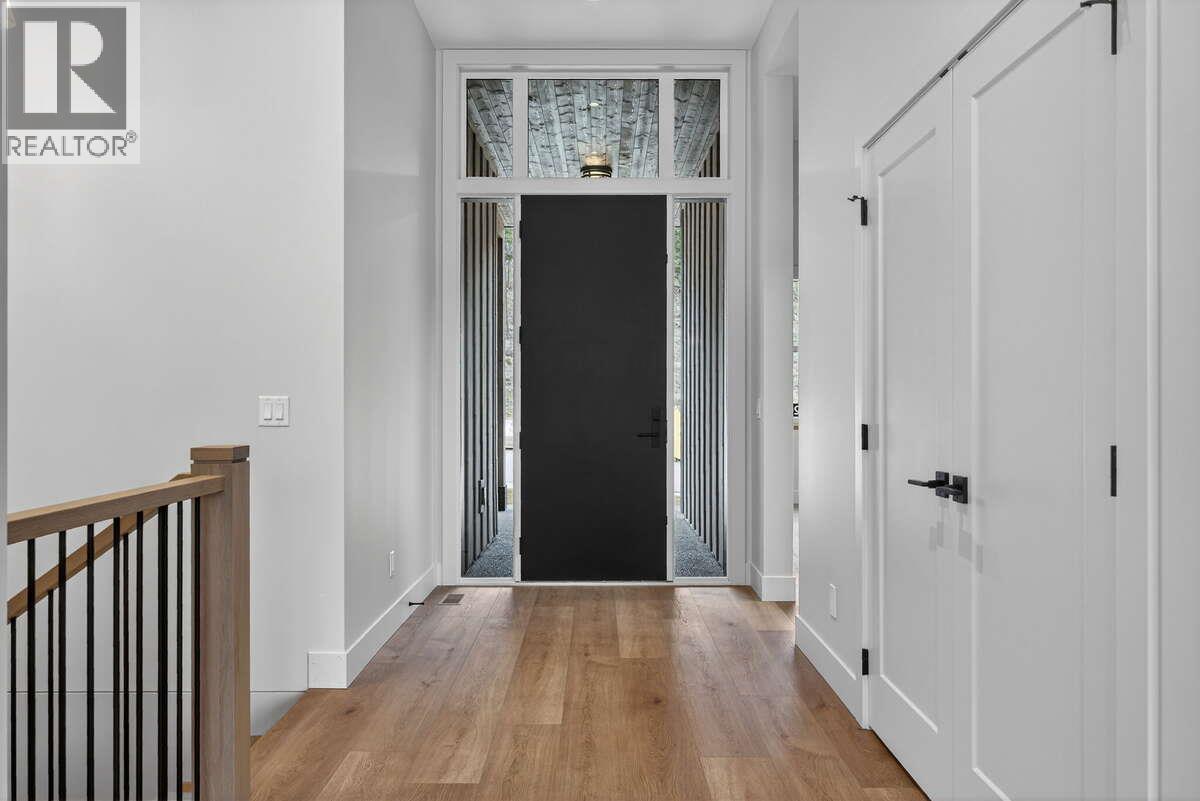 2066 Cortina Drive, Kelowna, British Columbia  V1P 0B2 - Photo 4 - 10369753