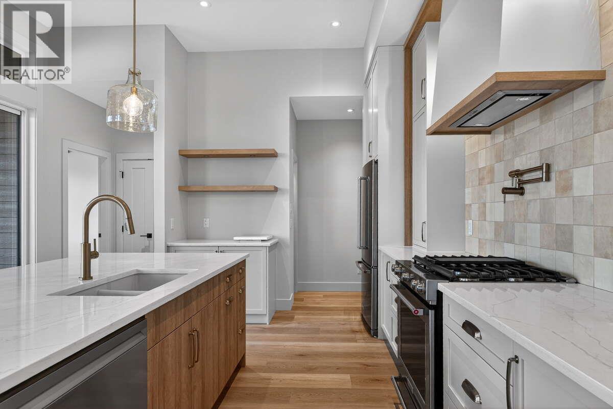 2066 Cortina Drive, Kelowna, British Columbia  V1P 0B2 - Photo 7 - 10369753