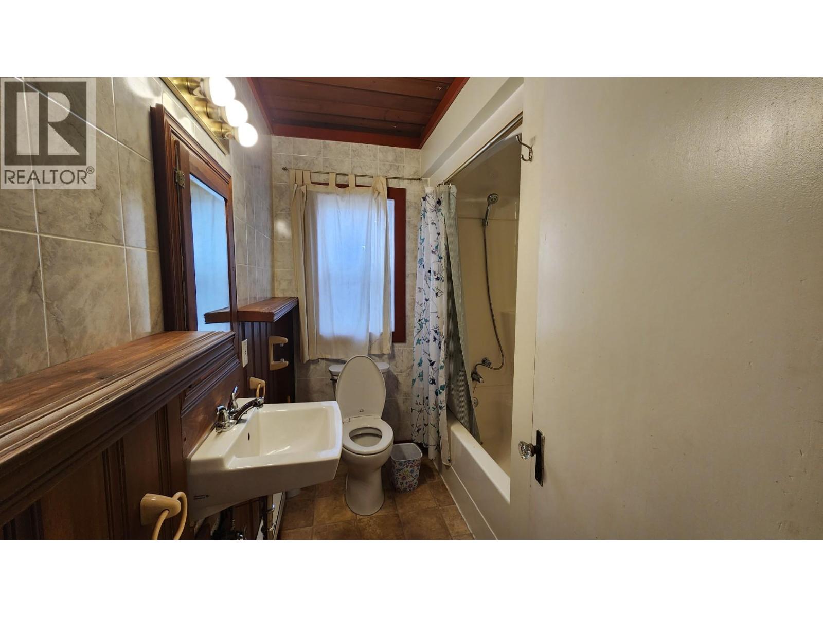 201 6th Avenue Nw, Nakusp, British Columbia  V0G 1R0 - Photo 14 - 10369777
