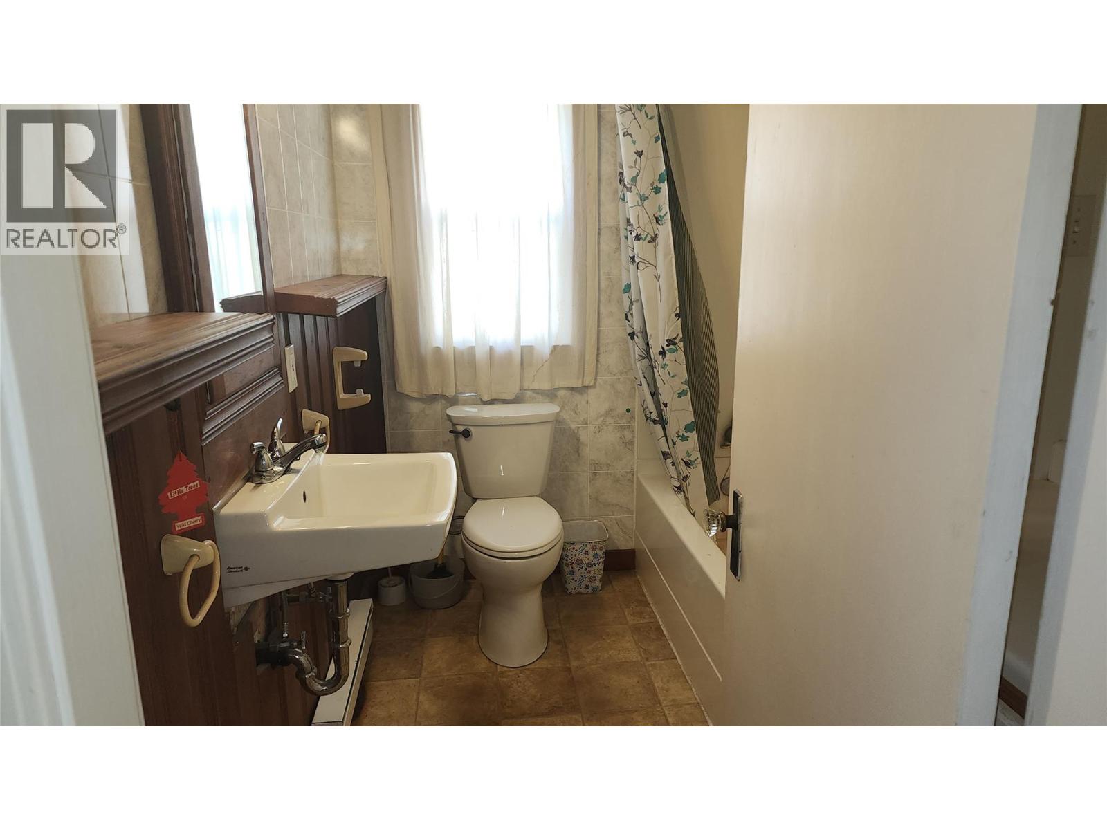 201 6th Avenue Nw, Nakusp, British Columbia  V0G 1R0 - Photo 19 - 10369777