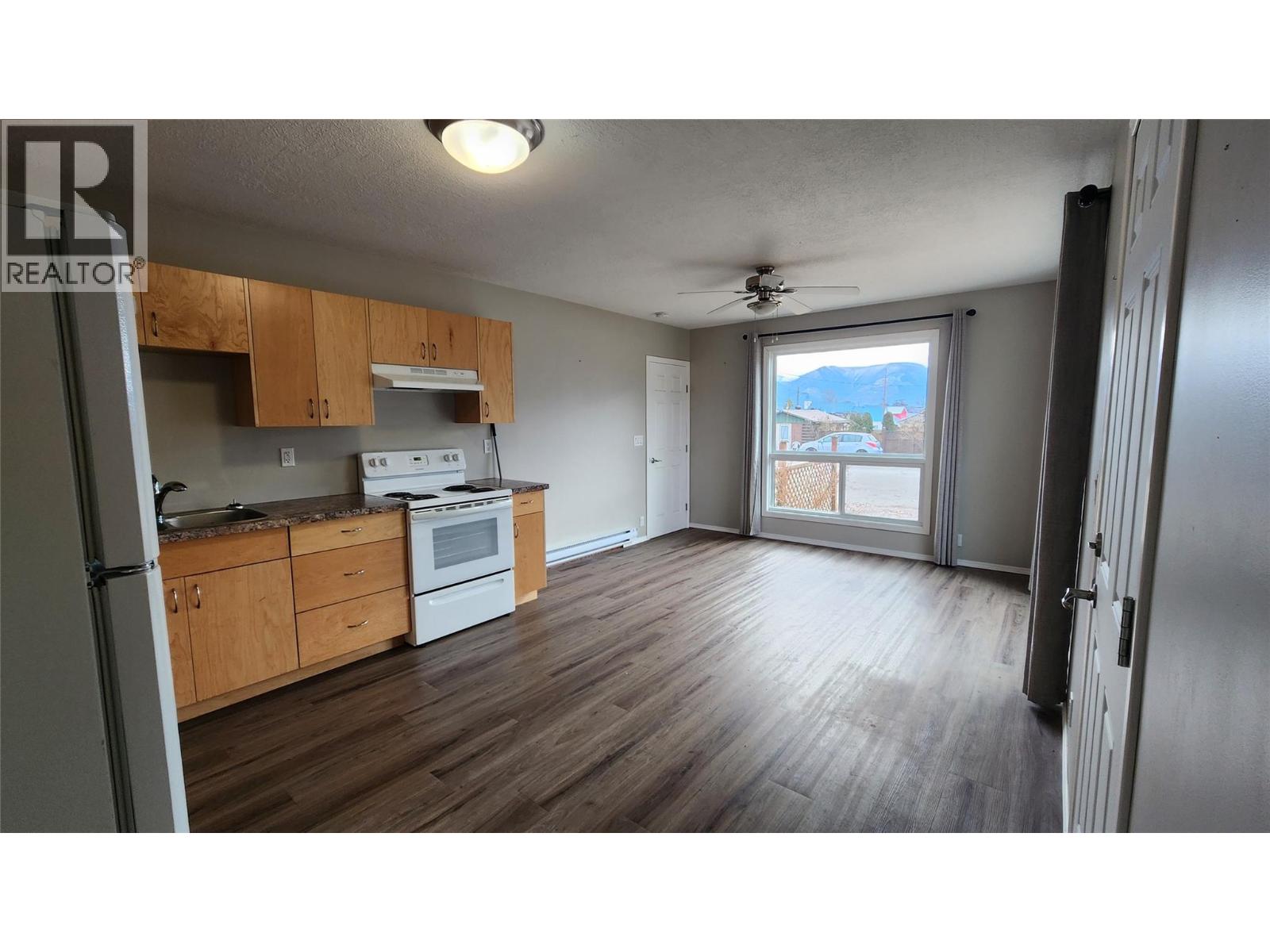 201 6th Avenue Nw, Nakusp, British Columbia  V0G 1R0 - Photo 3 - 10369777