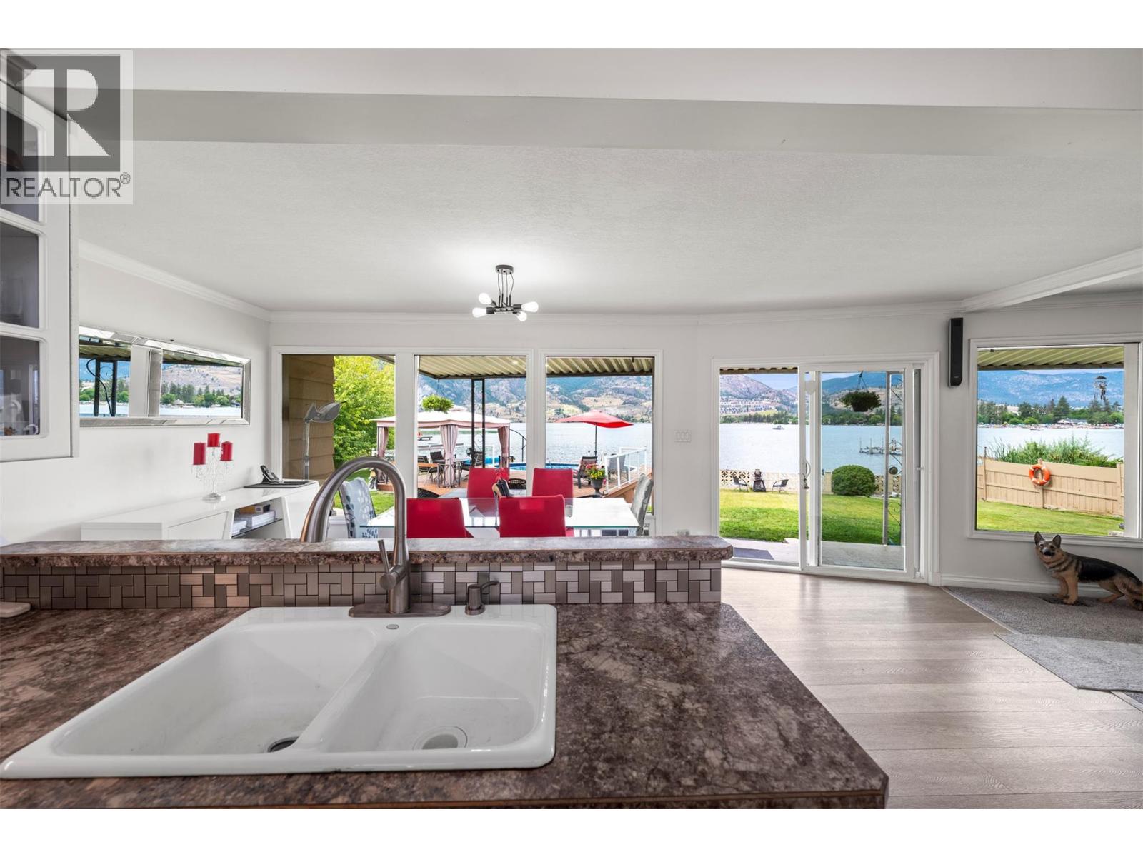 3939 Lakeside Road, Penticton, British Columbia  V2A 8W1 - Photo 8 - 10369806