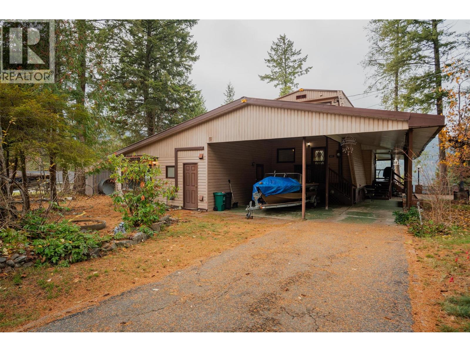 2071 Massie Road, Christina Lake, British Columbia  V0H 1E2 - Photo 3 - 10369835