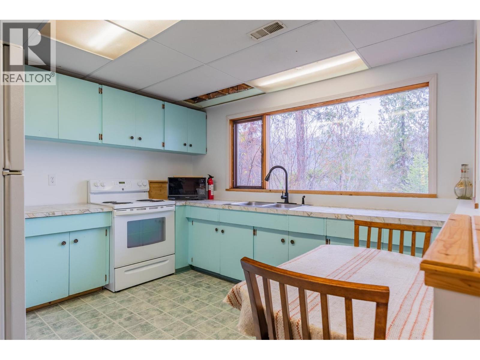 2071 Massie Road, Christina Lake, British Columbia  V0H 1E2 - Photo 39 - 10369835