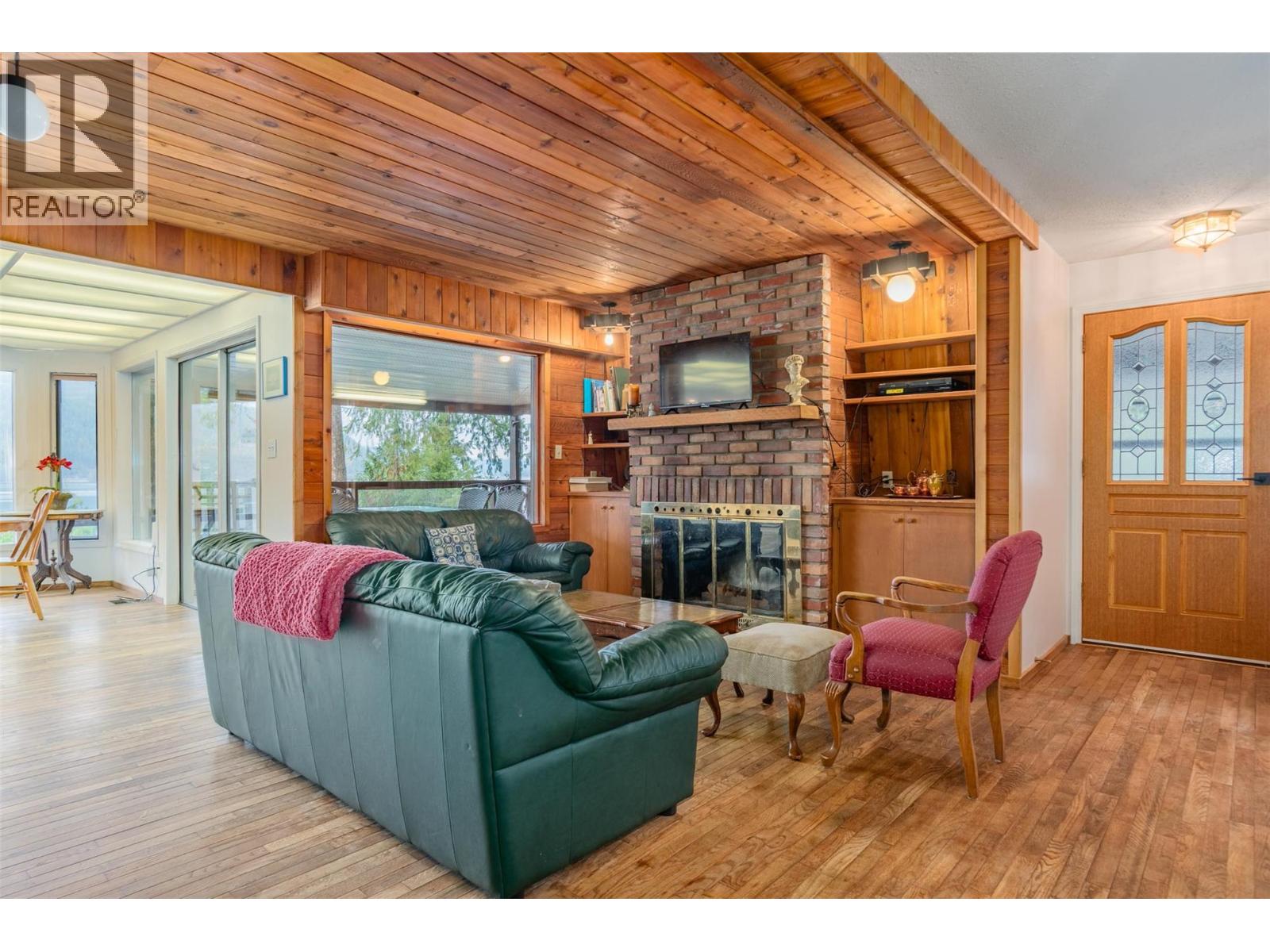 2071 Massie Road, Christina Lake, British Columbia  V0H 1E2 - Photo 6 - 10369835