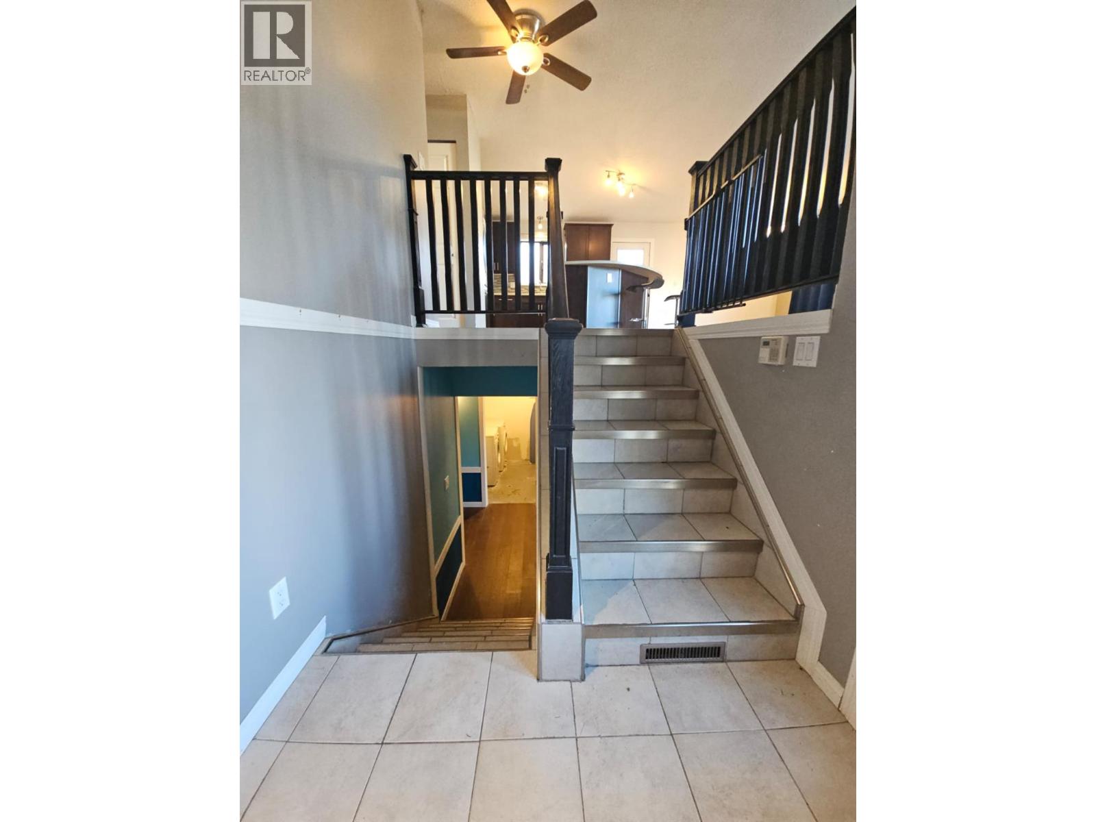 256 Peace River Crescent, Tumbler Ridge, British Columbia  V0C 2W0 - Photo 2 - 10369880
