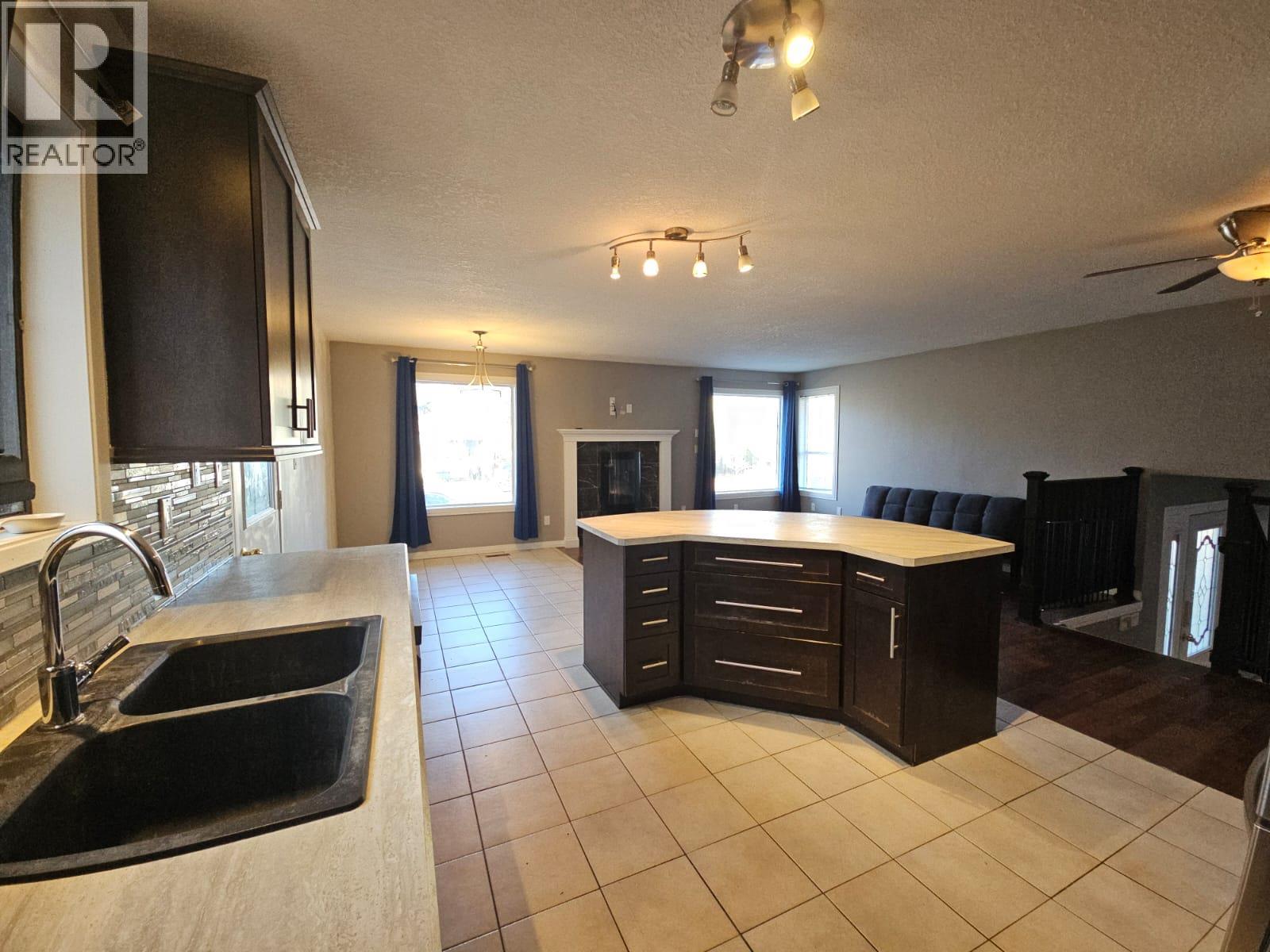 256 Peace River Crescent, Tumbler Ridge, British Columbia  V0C 2W0 - Photo 9 - 10369880