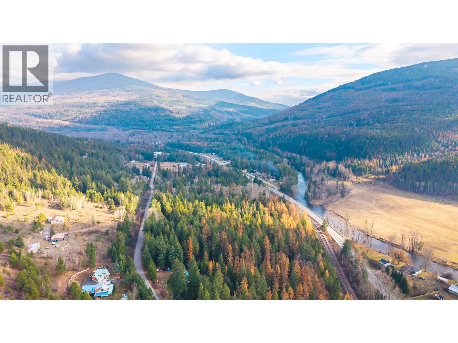 8667 Yahk Settlement Road, Yahk, British Columbia  V0B 2P0 - Photo 17 - 10369909