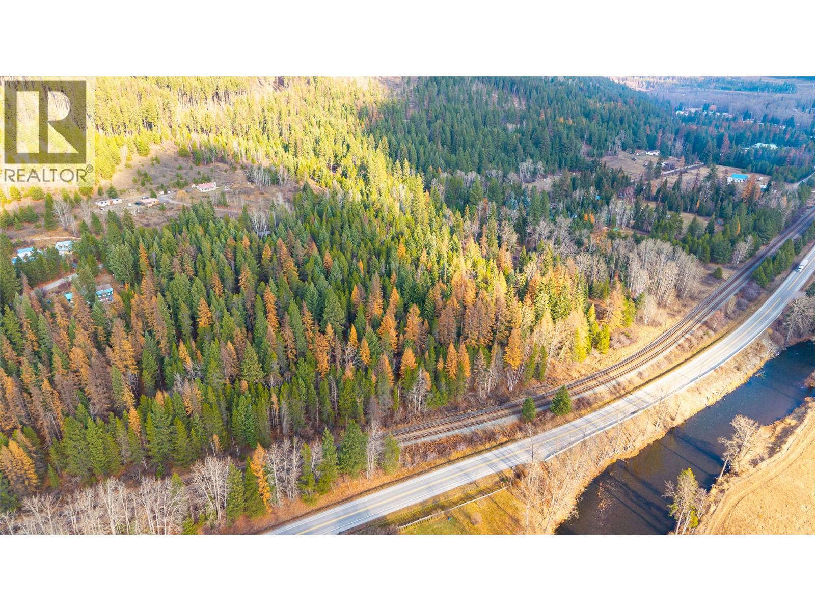 8667 Yahk Settlement Road, Yahk, British Columbia  V0B 2P0 - Photo 19 - 10369909