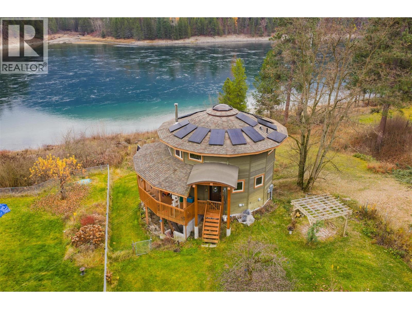 810a 16th Avenue, Genelle, British Columbia  V0G 1G0 - Photo 2 - 10369865