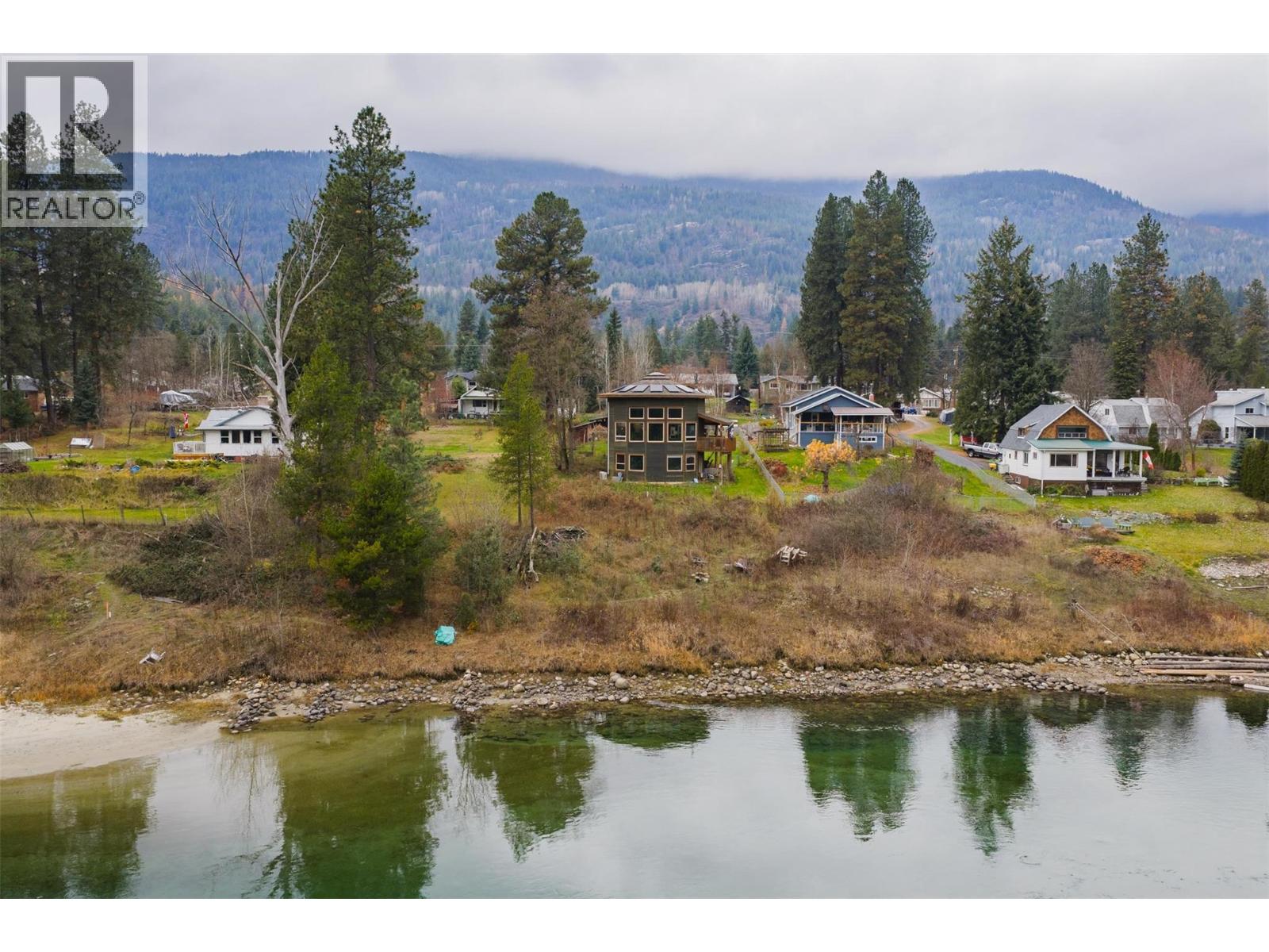 810a 16th Avenue, Genelle, British Columbia  V0G 1G0 - Photo 3 - 10369865