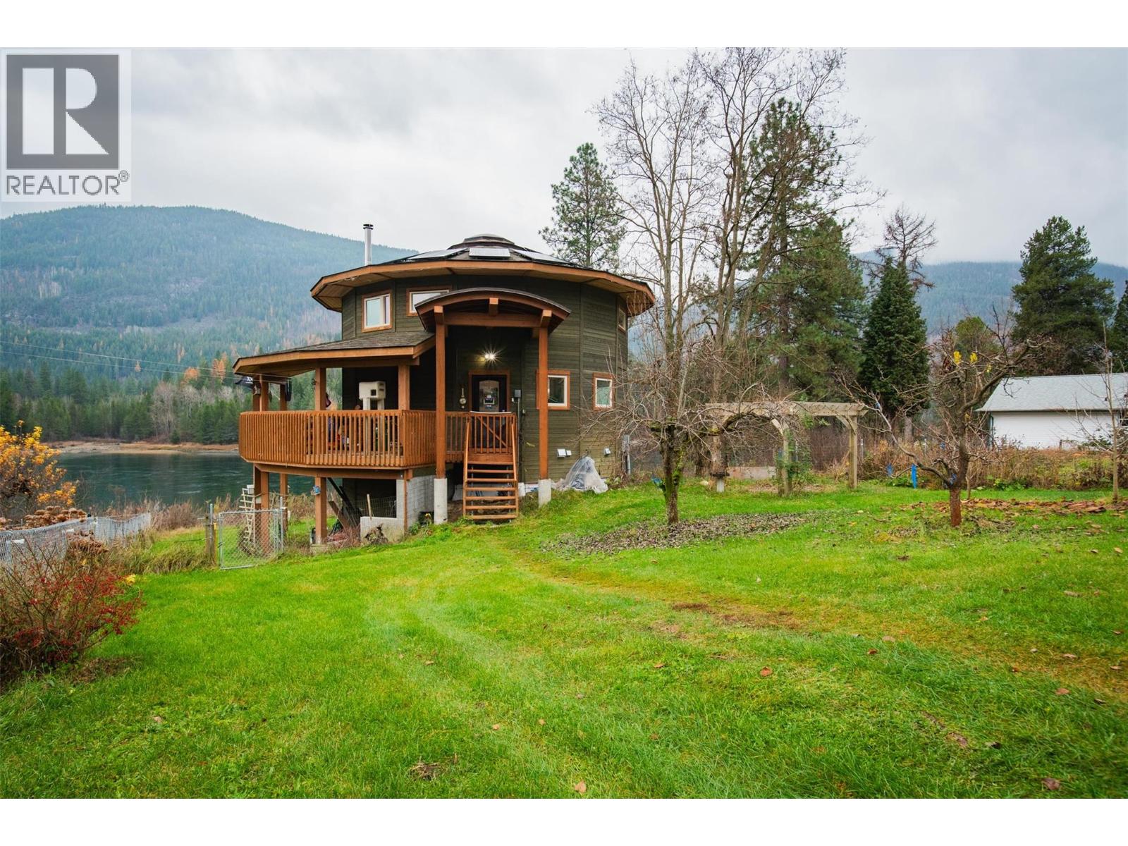 810a 16th Avenue, Genelle, British Columbia  V0G 1G0 - Photo 38 - 10369865