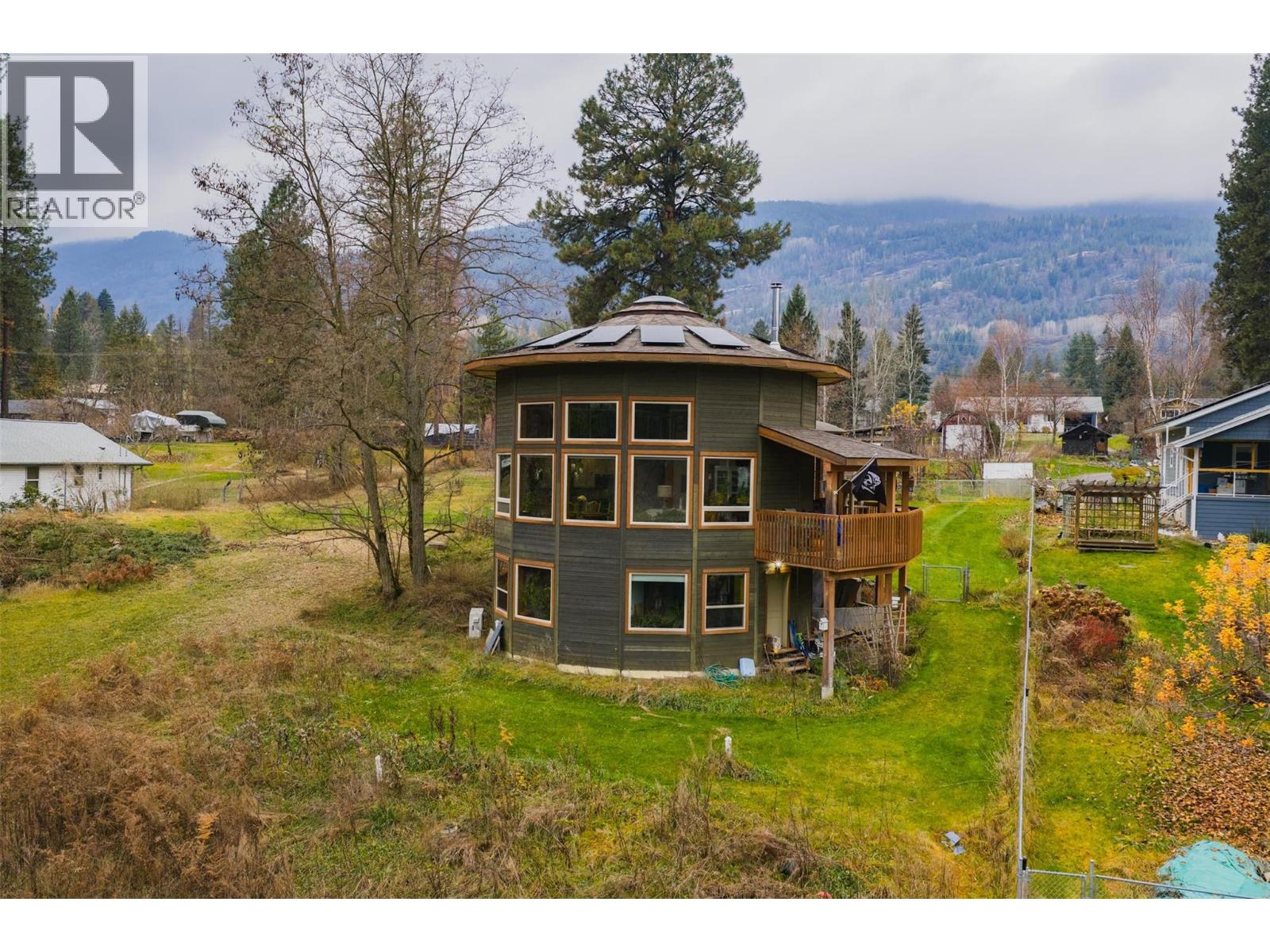 810a 16th Avenue, Genelle, British Columbia  V0G 1G0 - Photo 6 - 10369865