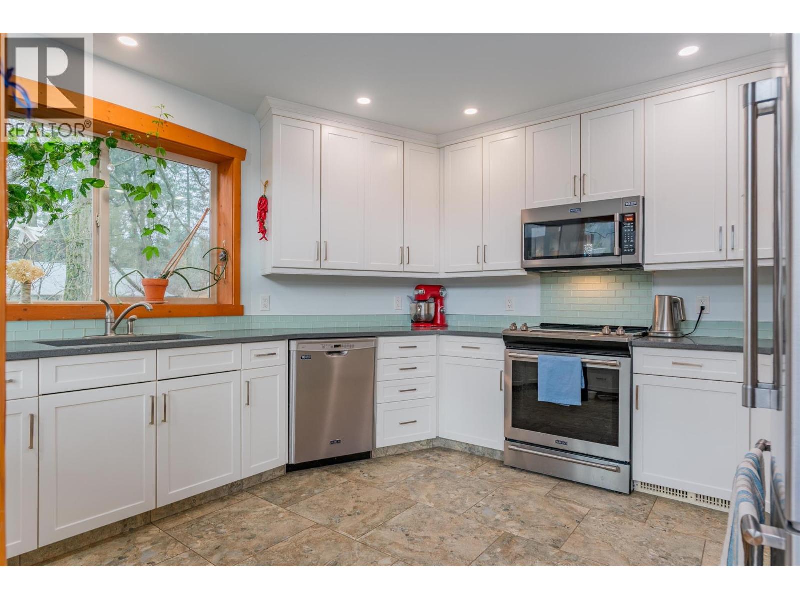 810a 16th Avenue, Genelle, British Columbia  V0G 1G0 - Photo 66 - 10369865