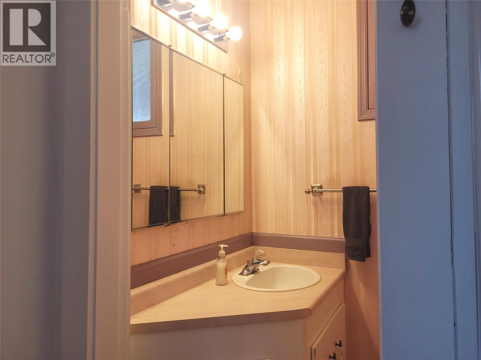 5928 Fourth Avenue, Blue River, British Columbia  V0E 1J0 - Photo 18 - 10369947