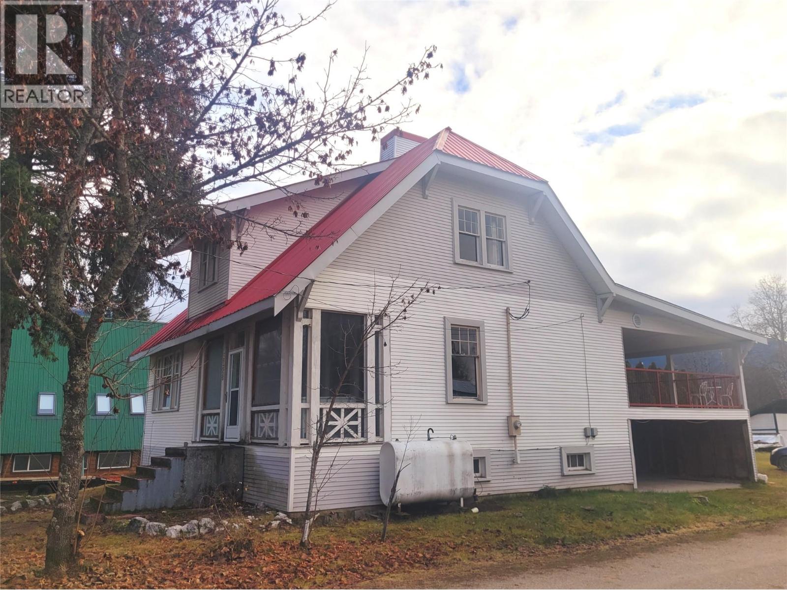5928 Fourth Avenue, Blue River, British Columbia  V0E 1J0 - Photo 3 - 10369947