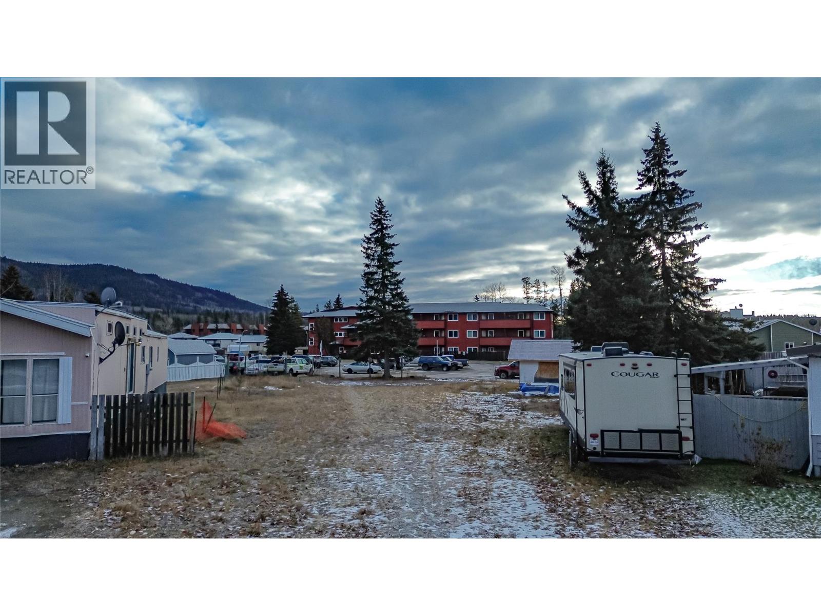 32 Aspen Place, Tumbler Ridge, British Columbia  V0C 2W0 - Photo 2 - 10370024