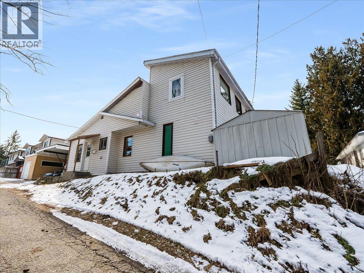 613 11th Avenue, castlegar, British Columbia