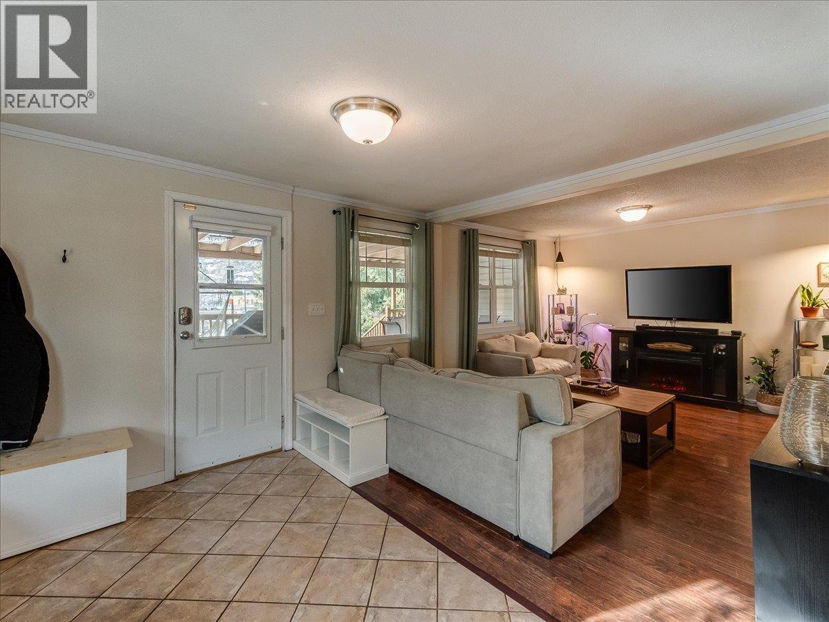 613 11th Avenue, Castlegar, British Columbia  V1N 1J7 - Photo 16 - 10369959