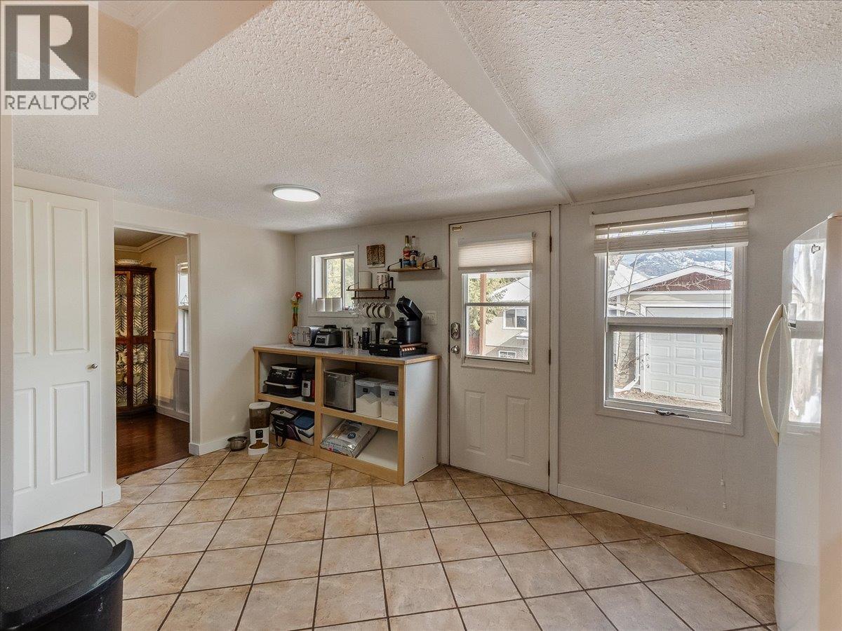 613 11th Avenue, Castlegar, British Columbia  V1N 1J7 - Photo 17 - 10369959