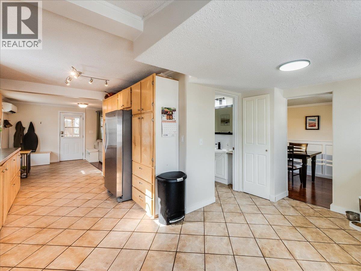 613 11th Avenue, Castlegar, British Columbia  V1N 1J7 - Photo 18 - 10369959