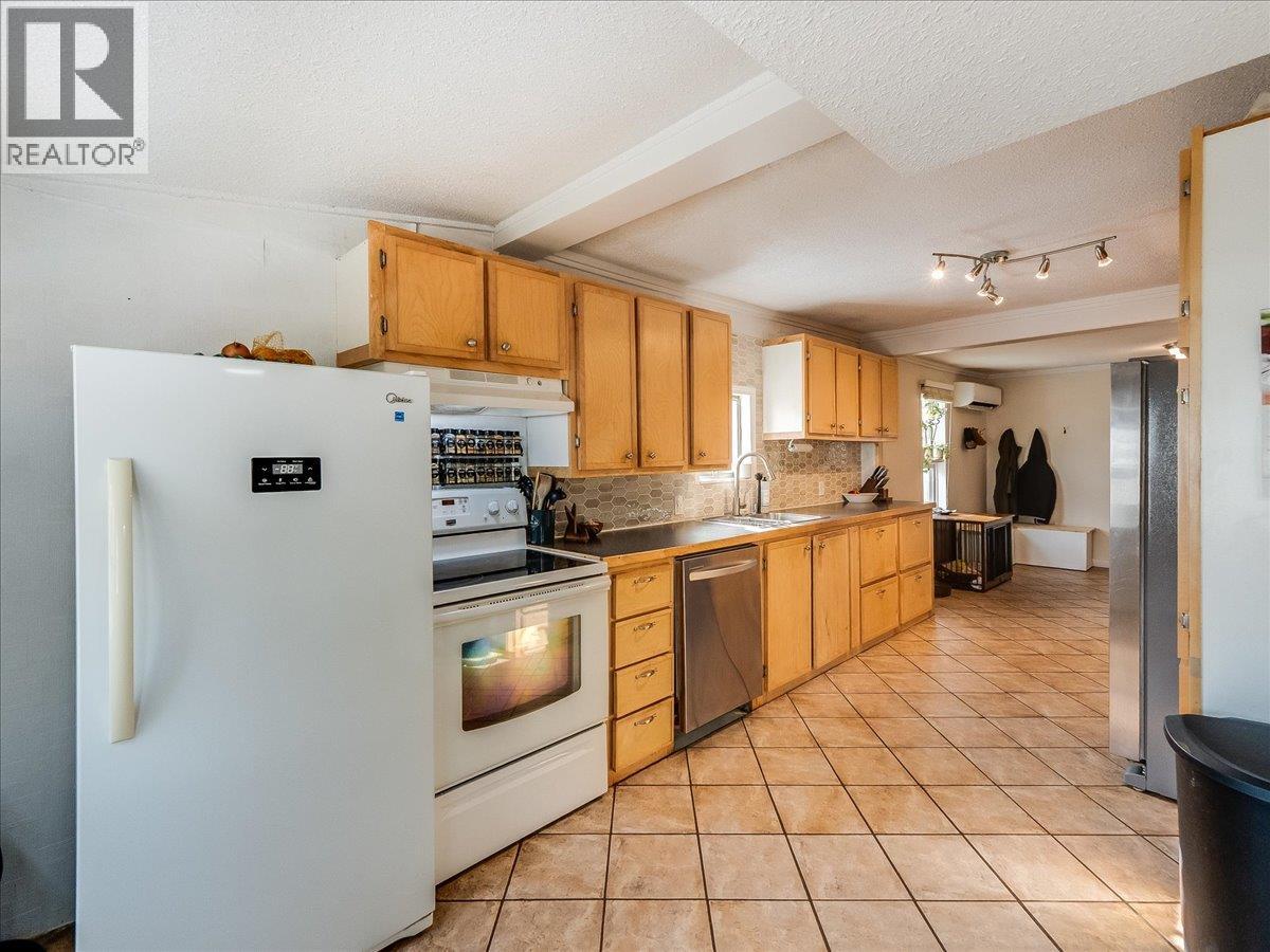 613 11th Avenue, Castlegar, British Columbia  V1N 1J7 - Photo 21 - 10369959